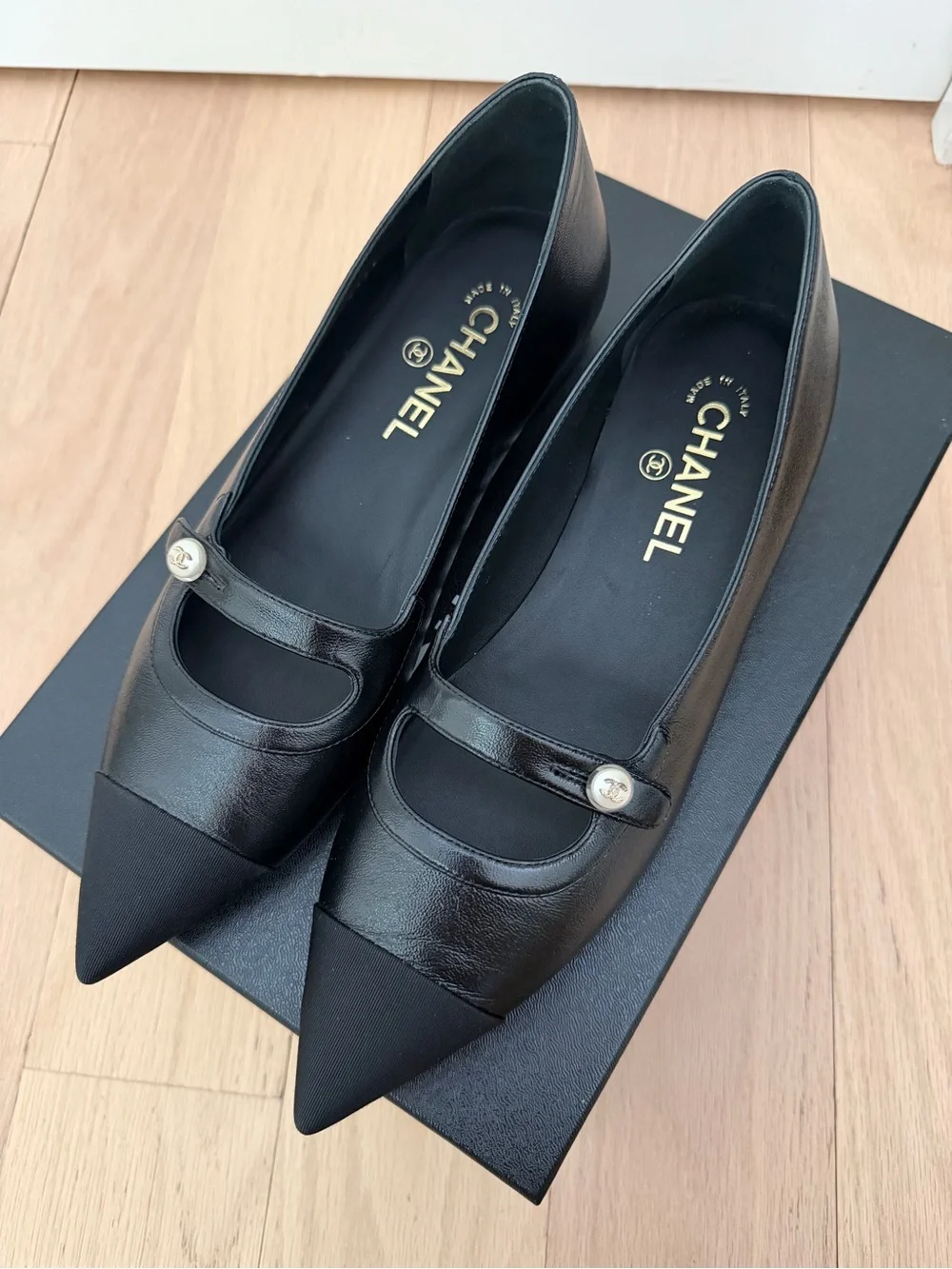 Chanel 24A Shiny Lambskin & Grosgrain Black Ballet Flats Size 40